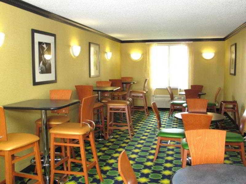 La Quinta Inn & Suites Tulsa Restaurant photo